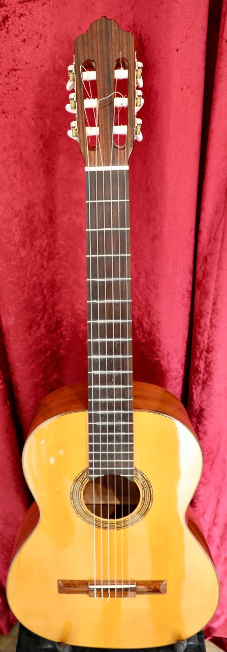 Esteve Classical Acoustic Guitar Model 4ST With Hard Case