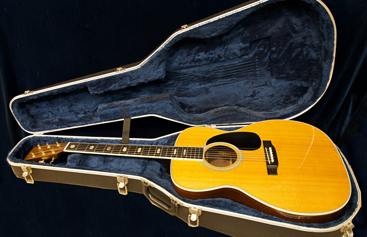 Martin J‑40 Jumbo Acoustic Guitar Serial #: 552454 | Made c.1994–1995 | Excellent Condition | Original Case