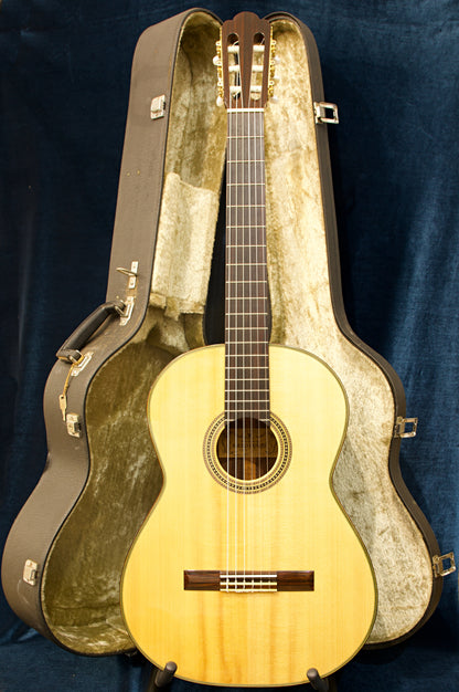 1986 Kazuo Yairi H5 Classical Guitar – Handcrafted in Japan Serial No. 21898 | Original Case + Tuning Fork | Excellent Condition