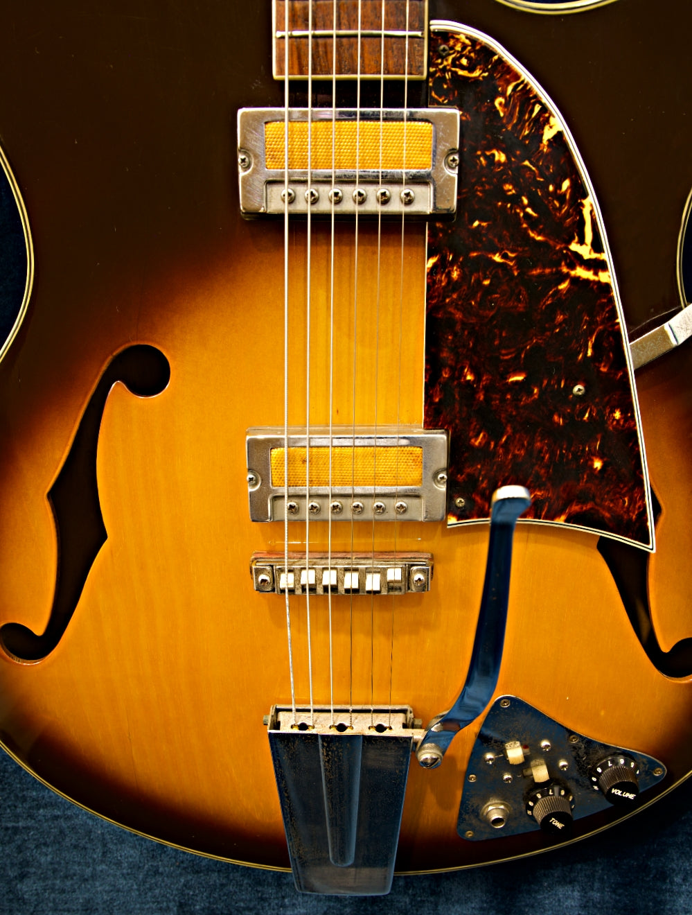 Vintage Guyatone SG-12T Hollowbody Electric Guitar – Gold Foil Pickups – Made in Japan – Good Condition
